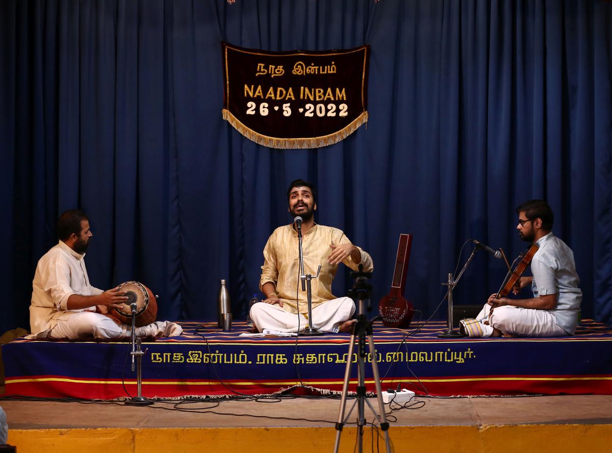 Amrit Narayanan (theme: Prakruti) with M. Vijay (violin) and Guru Raghavendra (mridangam).