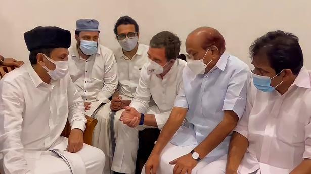Rahul Gandhi visits Panakkad, offers condolences to family of Syed Hyderali Shihab Thangal