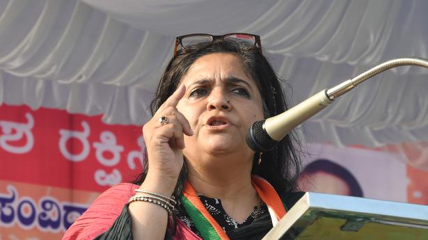 Gujarat anti-terror team deatins activist Teesta Setalvad in Mumbai