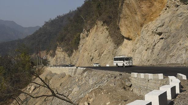 25 killed as bus falls into gorge on way to Yamunotri