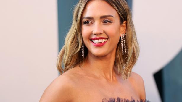 Jessica Alba to star in, produce Netflix series 'Confessions On the 7:45'