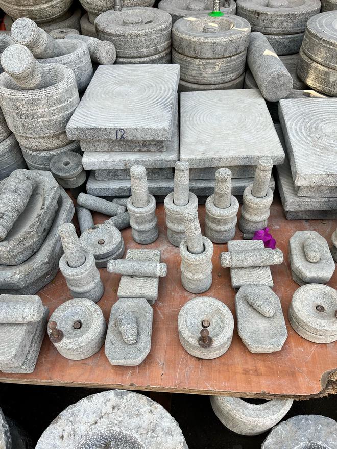 Minitaures or Durgamma set; sil-battas and pestle and mortars in different sizes