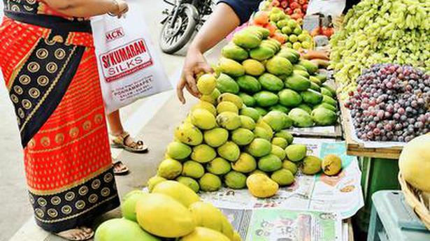 Traders worried over poor arrival of mangoes