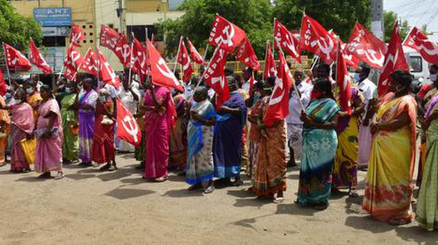Farm labourers stage demo in support of demands