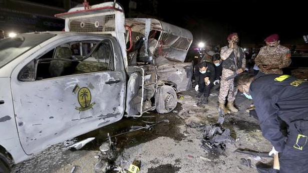 1 killed, 10 injured in Karachi blast