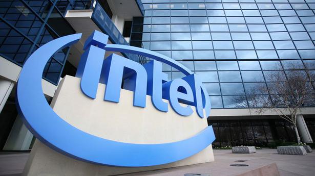 Intel launches new PC chips, says U.S. supercomputer will double expected speeds