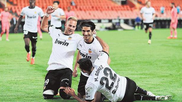 Hat-trick hero Soler makes Real pay the penalty at Valencia - New On News